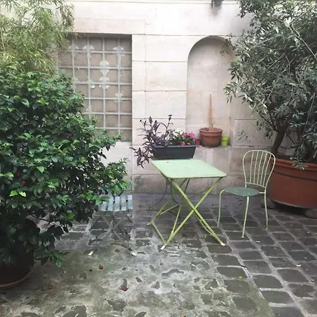 Authentic - 2p - Gare De L'est * Paris